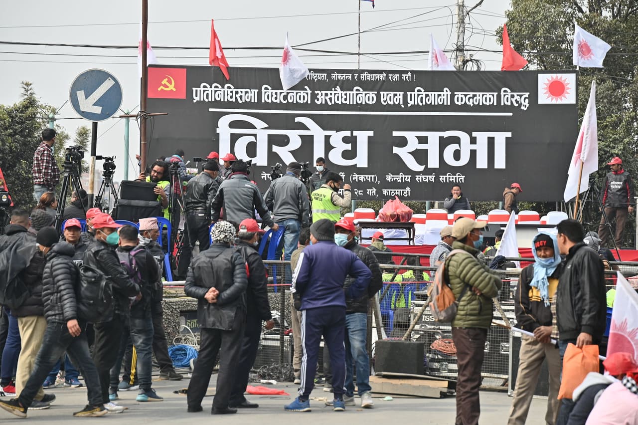 प्रचण्ड-माधव समूहकाे विराेध प्रदर्शनः पाँच स्थानबाट निकालिएका जुलुस सुन्धारातिर